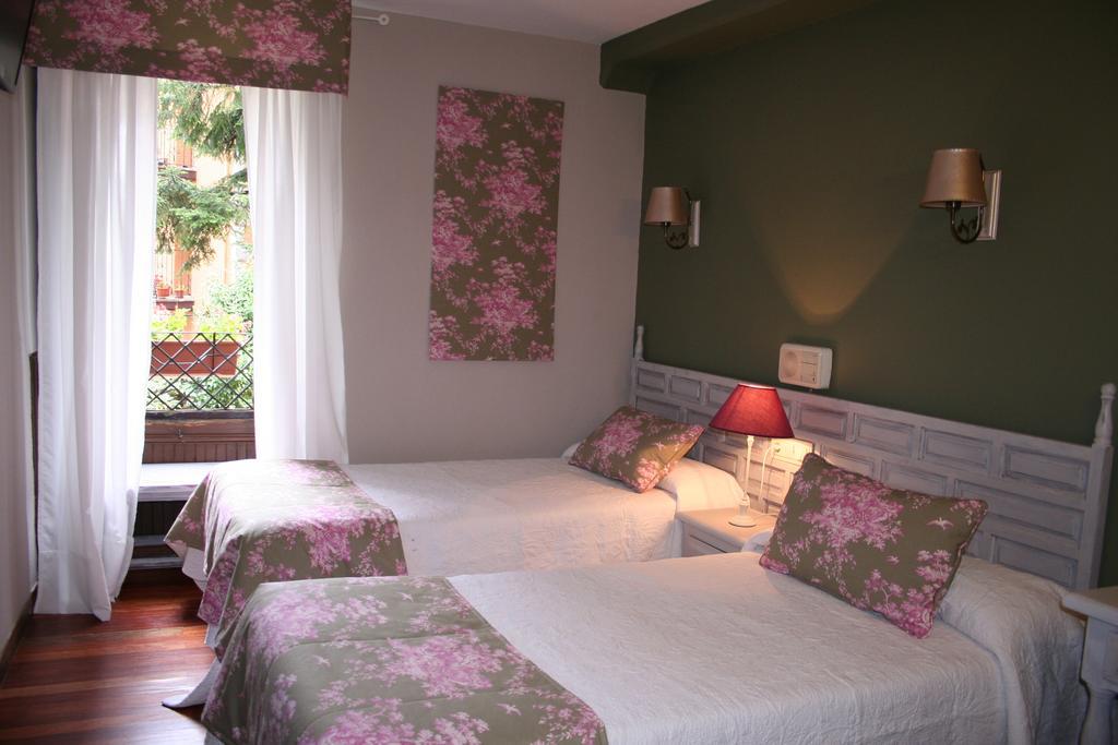 Hotel Boutique Balaitus Сальєнт-де-Гальєго Екстер'єр фото
